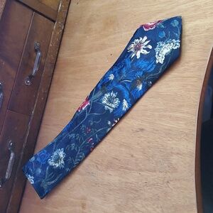 Don Loper Beverly Hills Tie EUC JL543